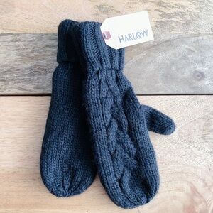 Harlow black knit mittens fleece lined New with tags!
